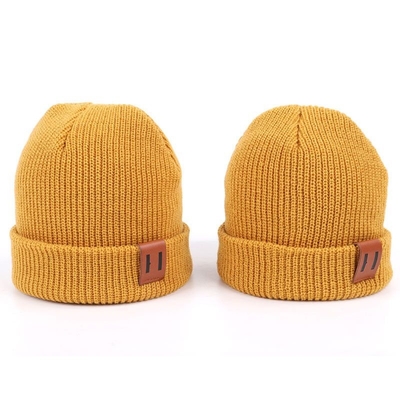 Το μπάλωμα δέρματος πλέκει Beanie καπέλων συνήθειας κίτρινα Beanie σχεδίου τα θερμά καπέλα καπέλων ΚΑΠ